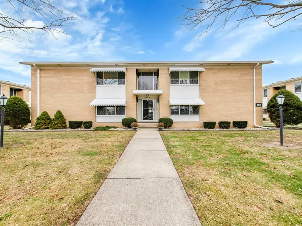 21368 Beaconsfield St Unit 5, Saint Clair Shores, MI 48080