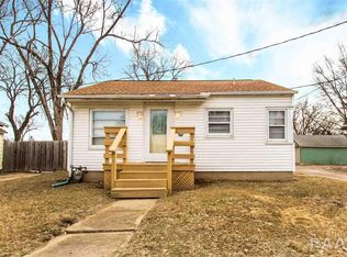 400 Christopher St, Pekin, IL 61554