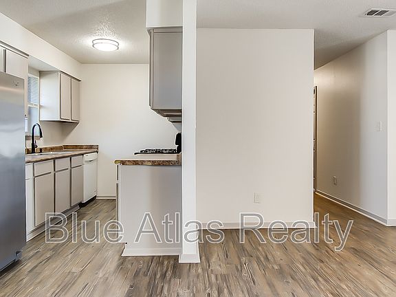 5th image of 702 Catherine Ln