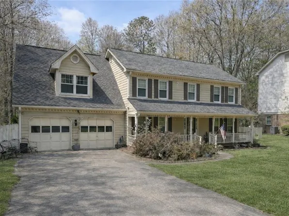 3246 Classic Dr, Snellville, GA 30078