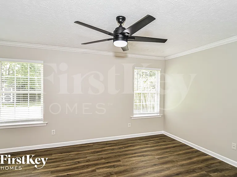 5048 Singing Hills Dr — Photo 9