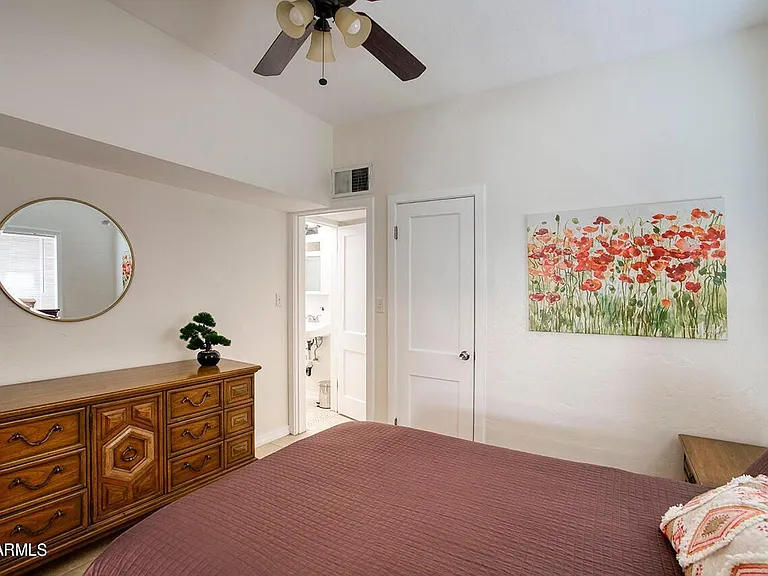 502 W Roma Ave #B — Photo 12