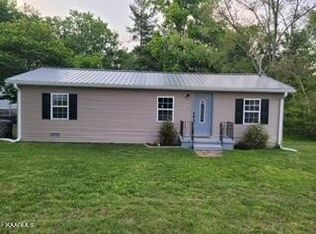 654 Bradley Dr, Algood, TN 38501