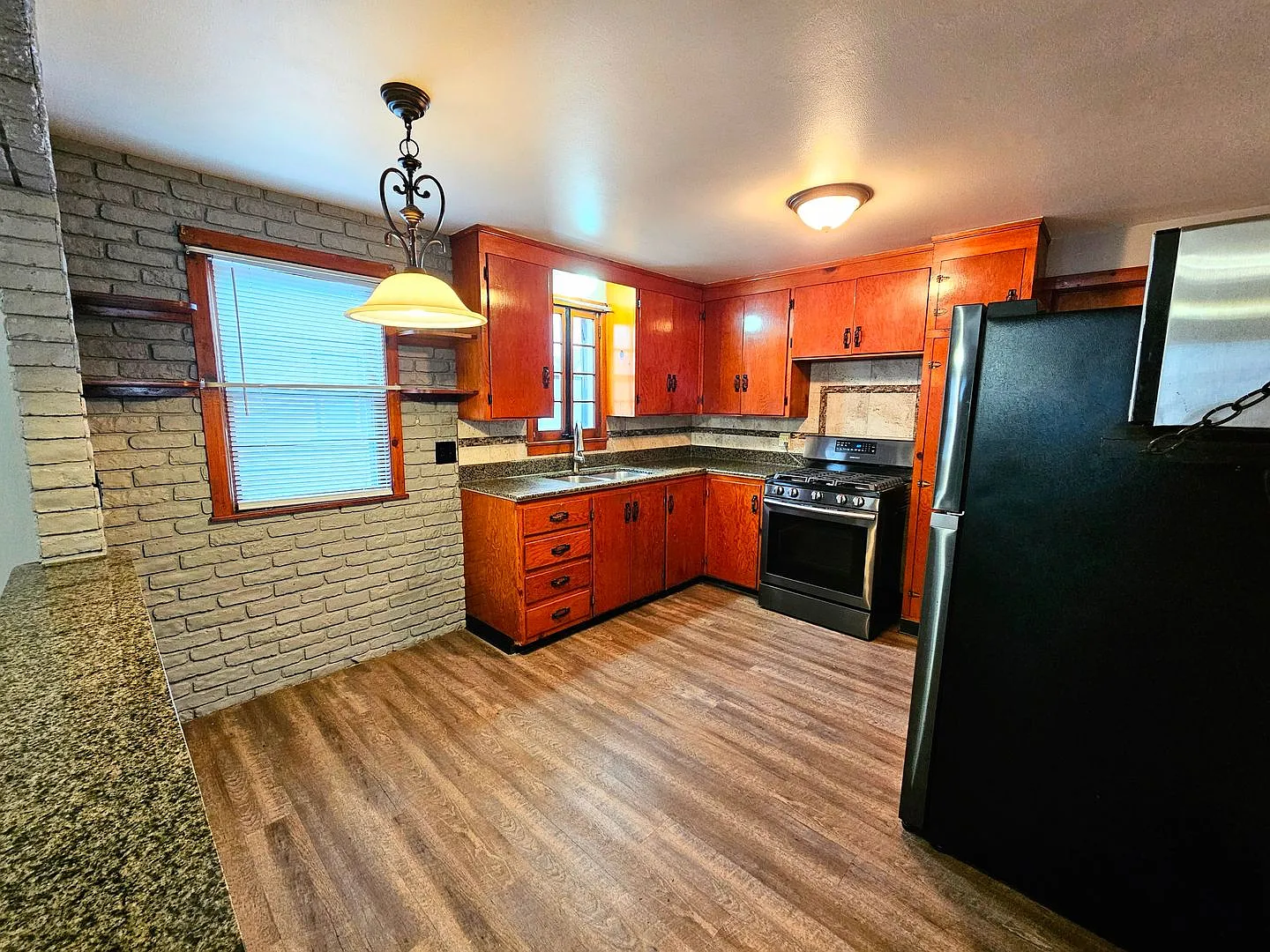 100 Kamper Avenue — Photo 2