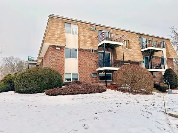 98 Pemberton St APT 30, Dracut, MA 01826