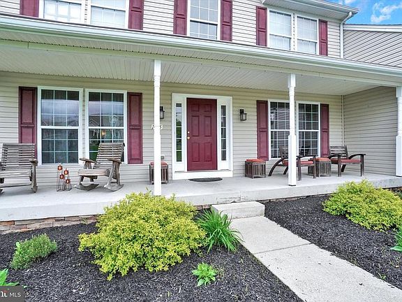 4th image of 1055 Cranberry Ln W