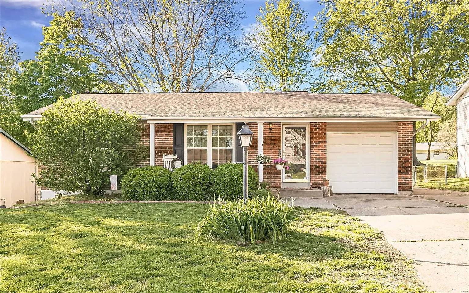 15 Oak Hill Ln photo 1