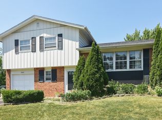 1042 E Plate Dr, Palatine, IL 60074