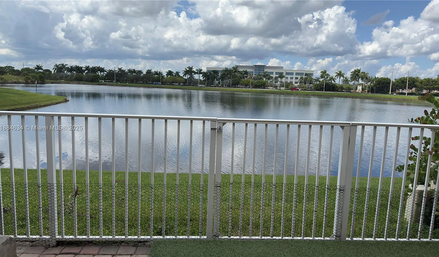 3 bed, 2.5 bath, 1598 sqft, $3,000 — Photo 4