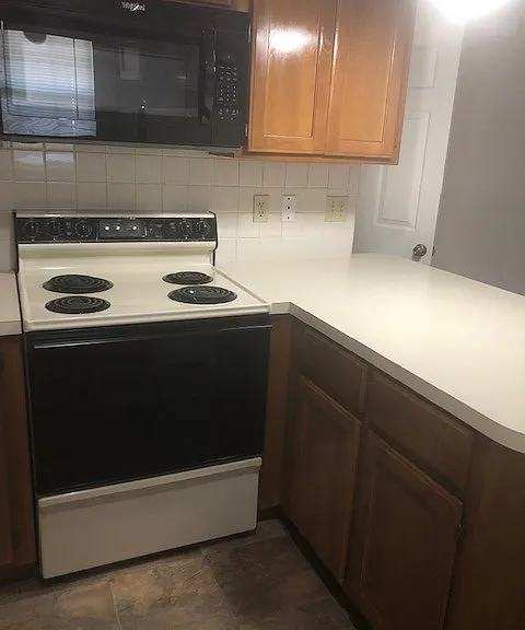 East Gate Inn — Photo 9