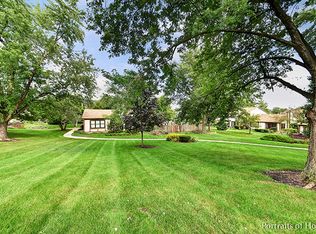 1037 Wheaton Oaks Dr, Wheaton, IL 60187