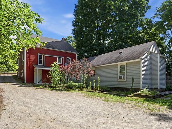 4th image of 403 W Main St