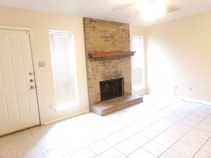 2nd image of 3230 Pearl St APT 10