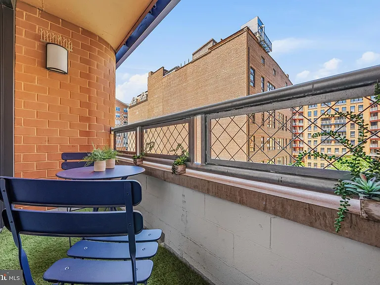 631 D St NW #637 — Photo 29