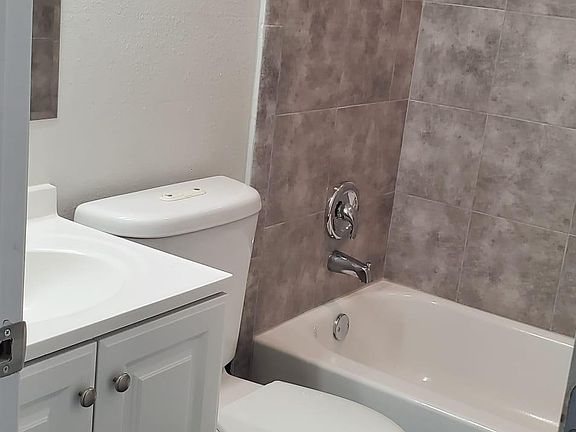 5th image of 513 N Park St