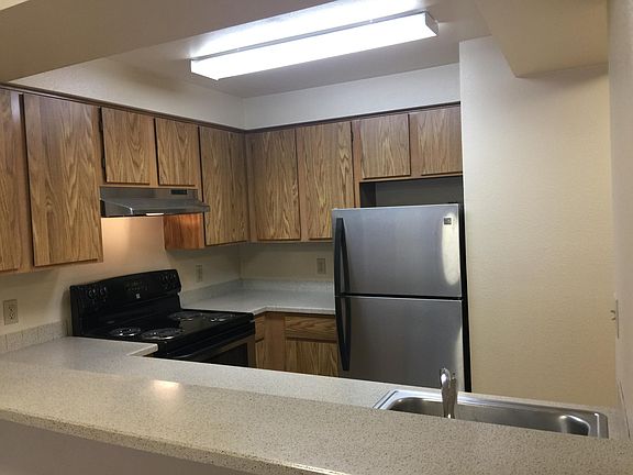 Kitchen with breakfast bar