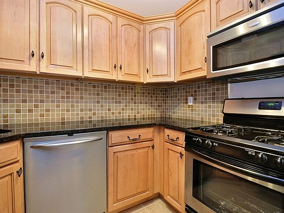 2nd image of 87 President St