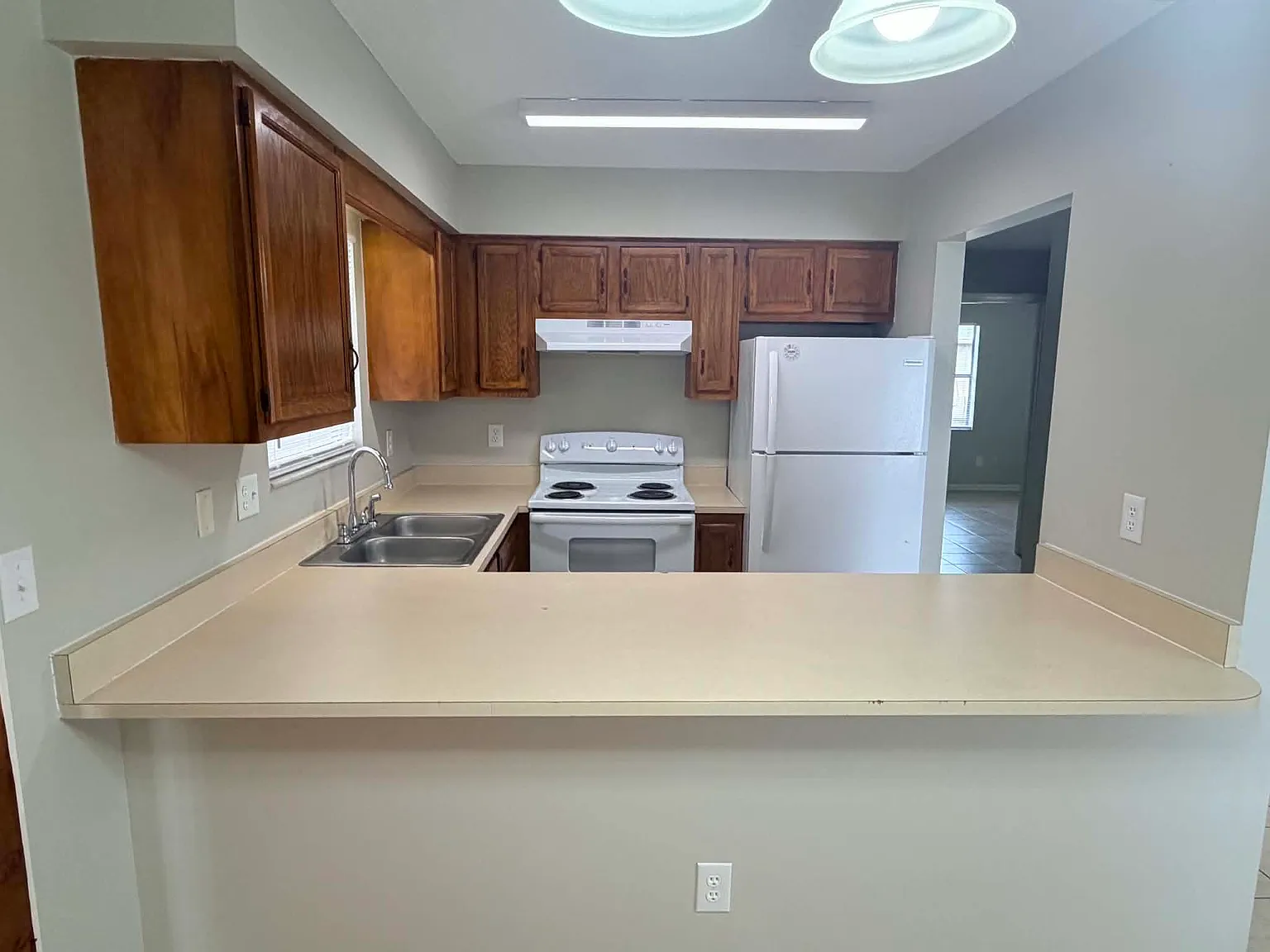 2 bed, 900 sqft, $1,050 — Photo 3
