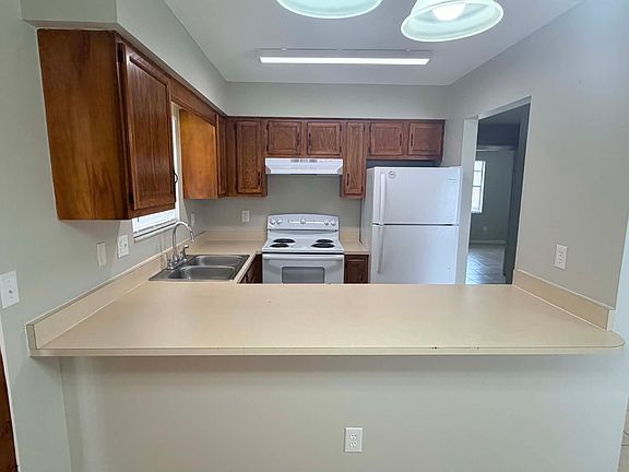 3rd image of 3804 NW Huntsboro St APT 103