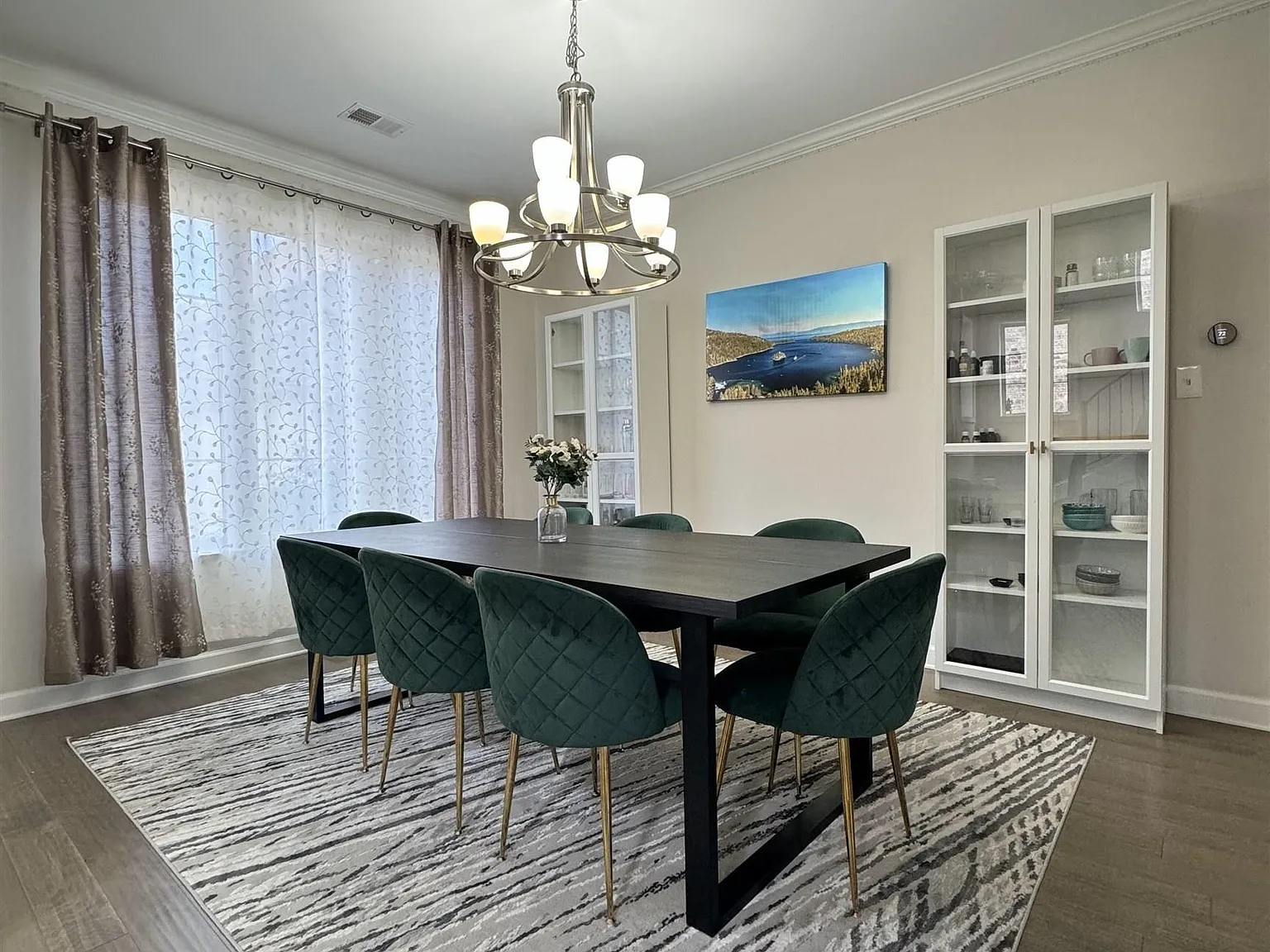 4 bed, 3.0 bath, 3192 sqft, $3,700 — Photo 3