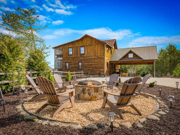 406 Hope Dr, Blue Ridge, GA 30513