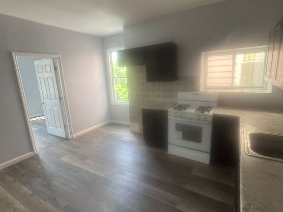 2nd image of 961 Grove St #1R