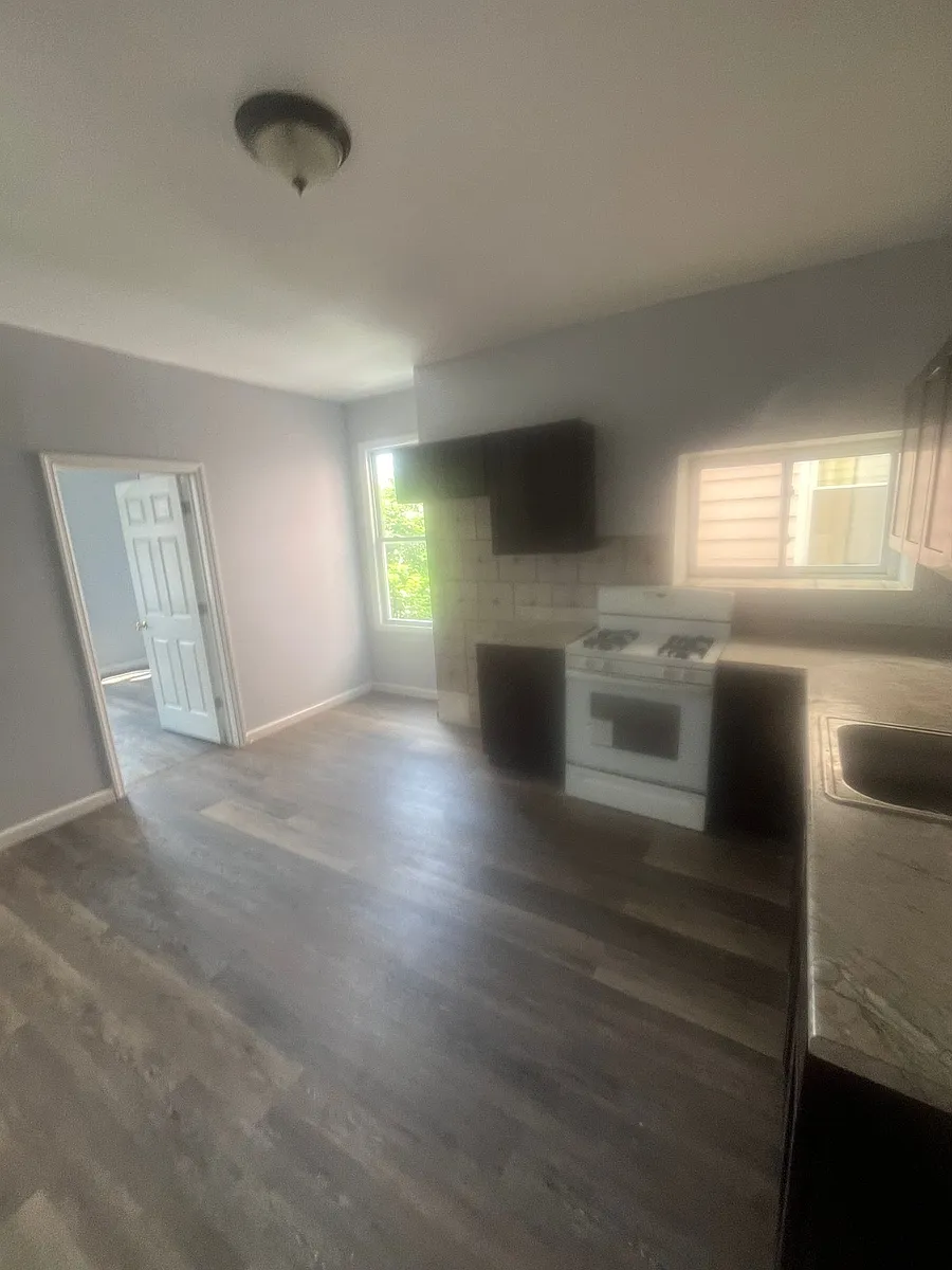 Building Photo - 961 Grove St #1R
