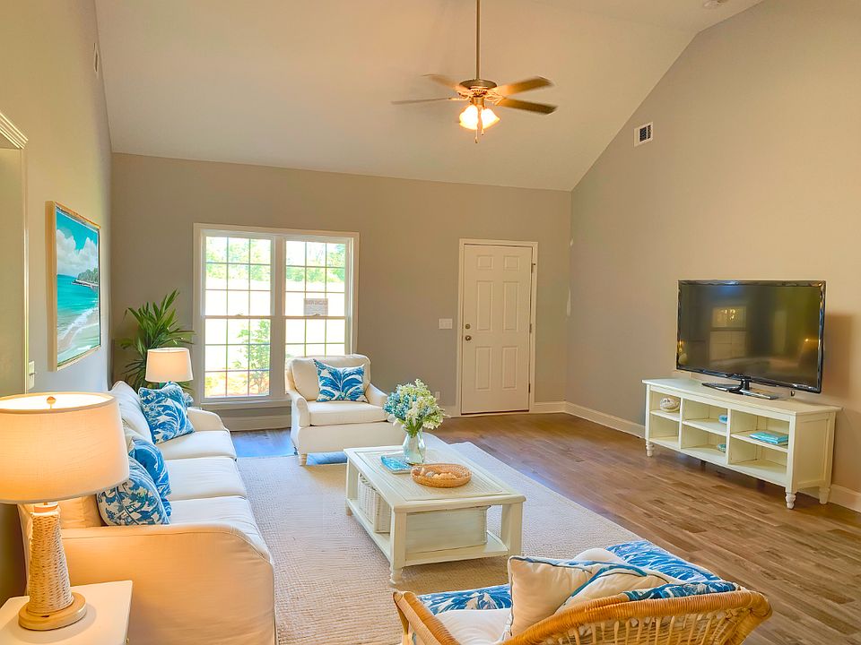 1st image of 303 Four Seasons Dr
