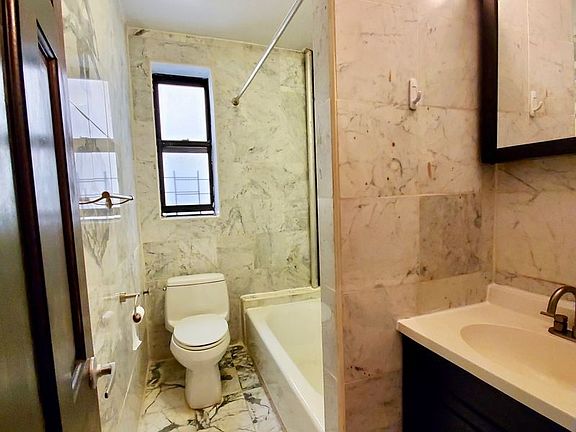 5th image of 320 Lincoln Pl APT 1F
