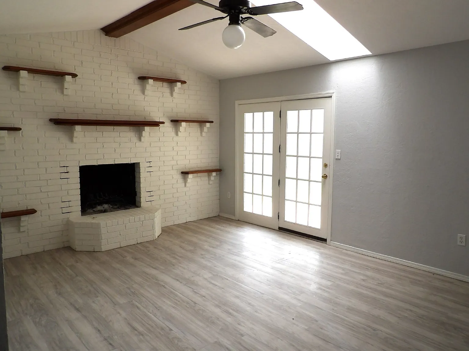 3 bed, 1.5 bath, 1300 sqft, $1,495 — Photo 3