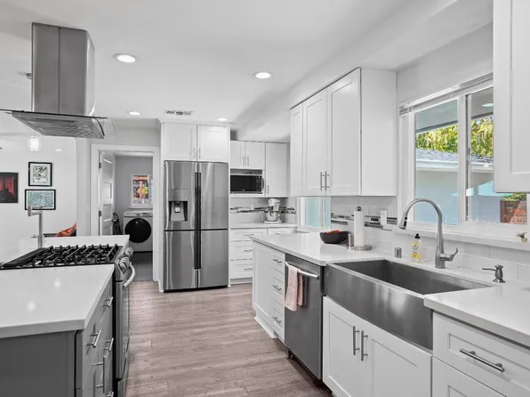 6936 S Land Park Dr, Sacramento, CA 95831