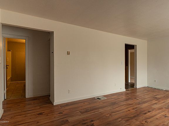 4th image of 901 N Gladeview Dr