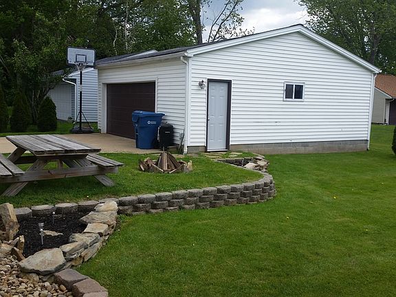 3rd image of 312 Sunset Dr