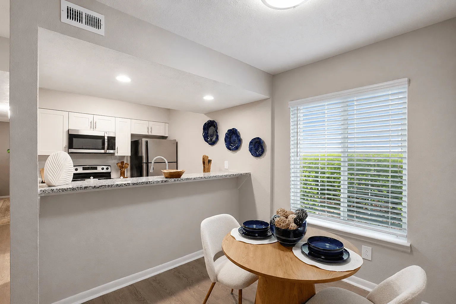 Waters Edge Apartments — Photo 1
