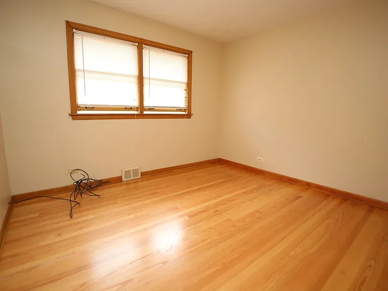 8214 W Wilson Ave — Photo 8