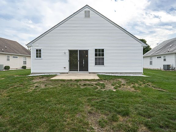 5th image of 555 Waterford Dr