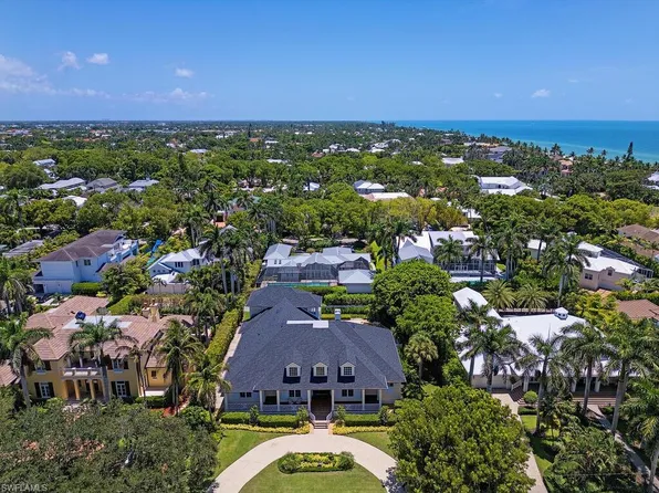 194 4th Ave N, Naples, FL 34102