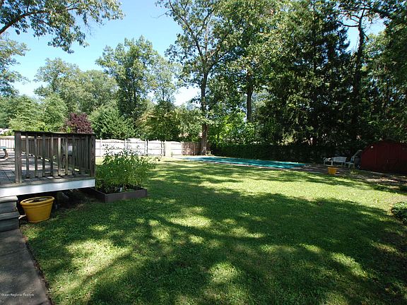 2nd image of 16 Tanager Dr