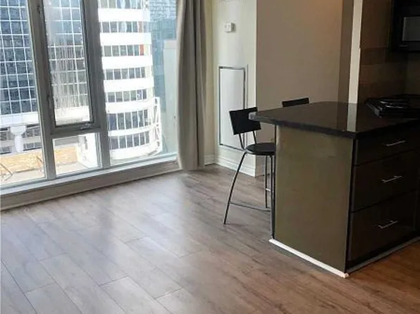 200 Victoria St #1206, Toronto, ON M5B 1V8