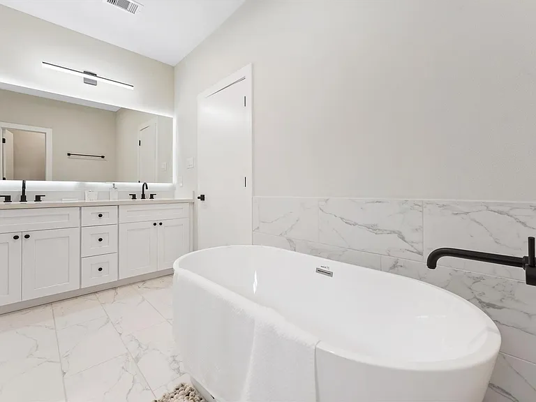 2131 Blalock Rd #J — Photo 7