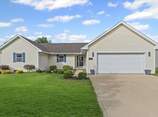 1708 Magnolia Dr, Saint Joseph, IL 61873