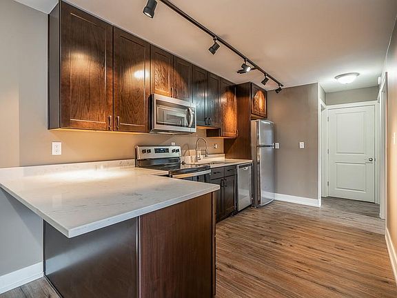 5th image of 1400 Neil Ave #1410-103