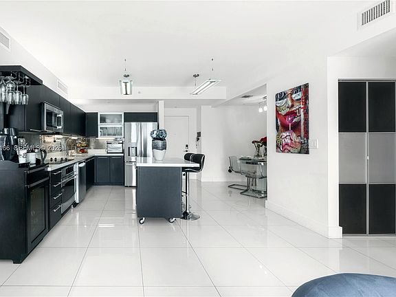 5th image of 90 SW 3rd St APT 2116