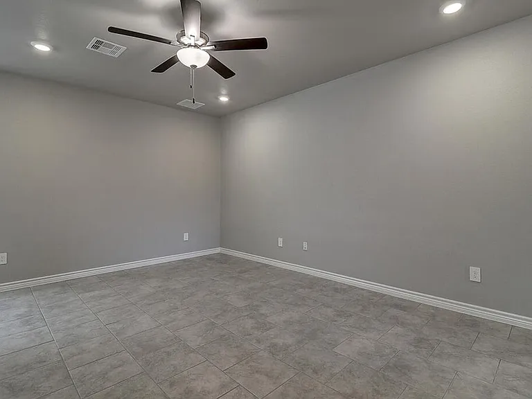 1269 Carnaby St — Photo 43