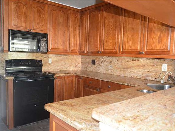 4th image of 301 Belmont Pl #301