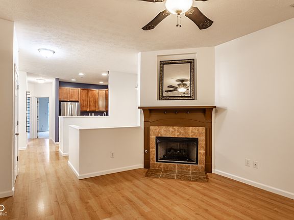 3rd image of 1109 Reserve Way