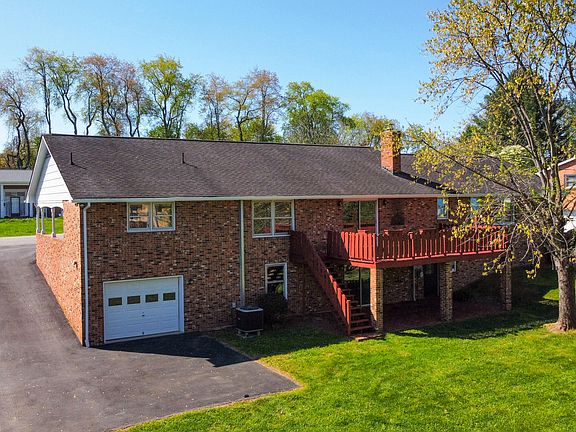 4th image of 975 Carson Dr