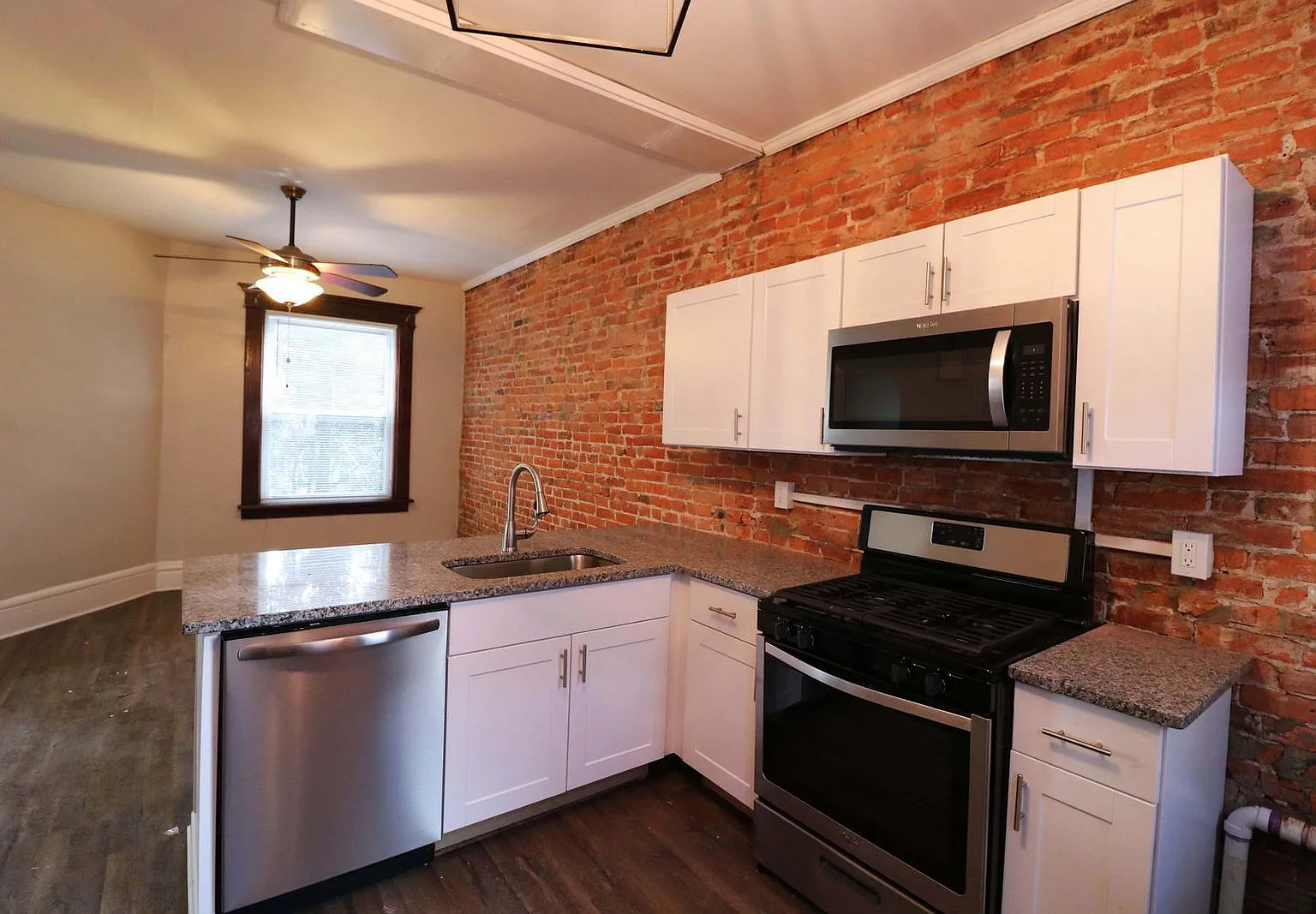 4 bed, 1.0 bath, $2,899 — Photo 2