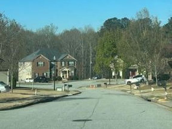 Exterior Neighborhood (street photo)