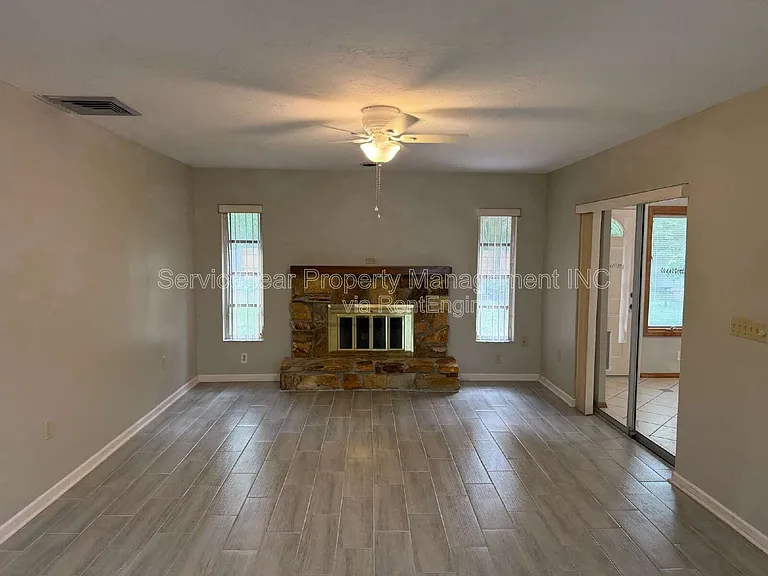 423 Whispering Oaks Ct — Photo 10